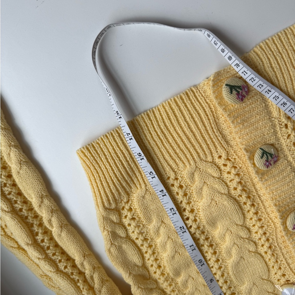 Freshman 1996 Soft Yellow Cable Knit Cropped Cardigan with Floral Buttons - Picture 7 of 9